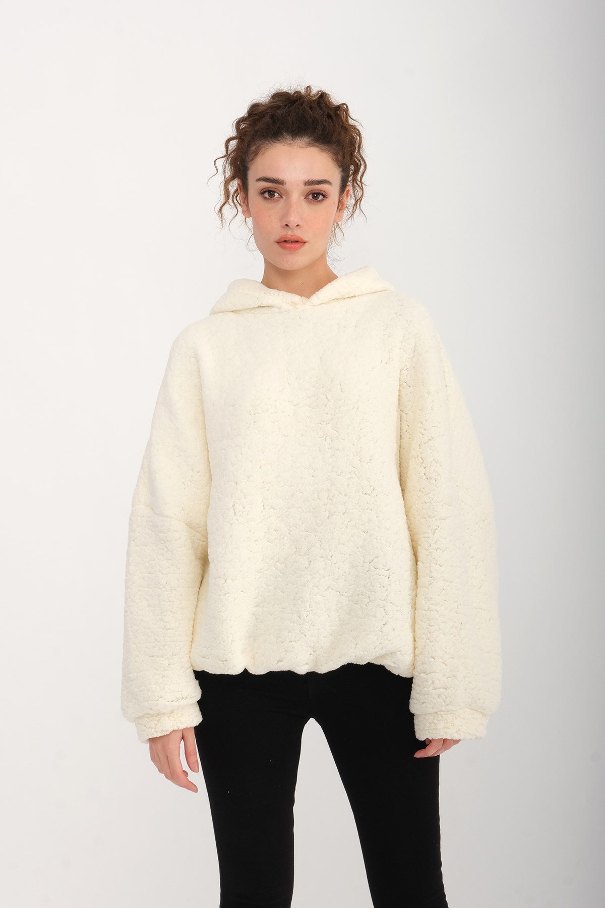 KADIN KAPÜŞONLU SUNİ YÜN SWEATSHIRT