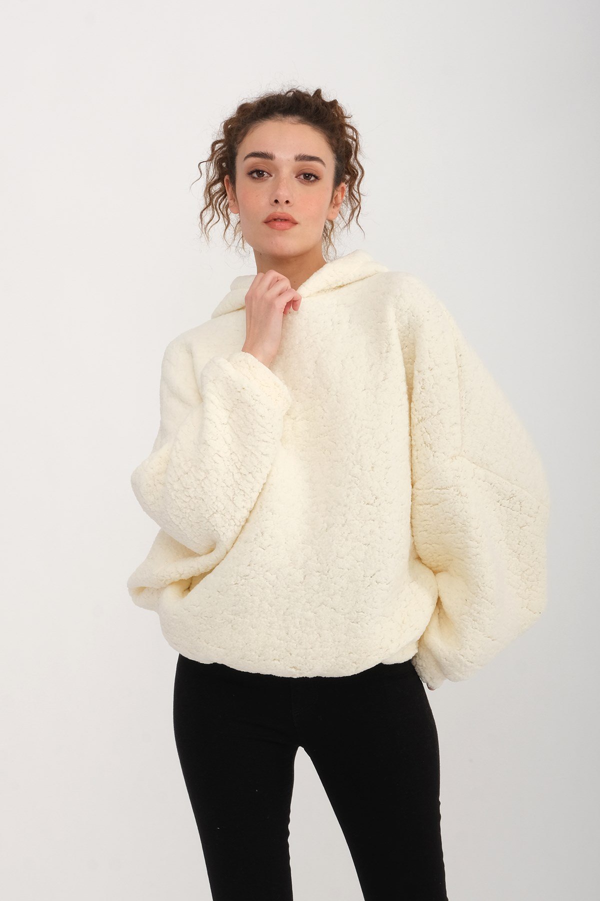 KADIN KAPÜŞONLU SUNİ YÜN SWEATSHIRT