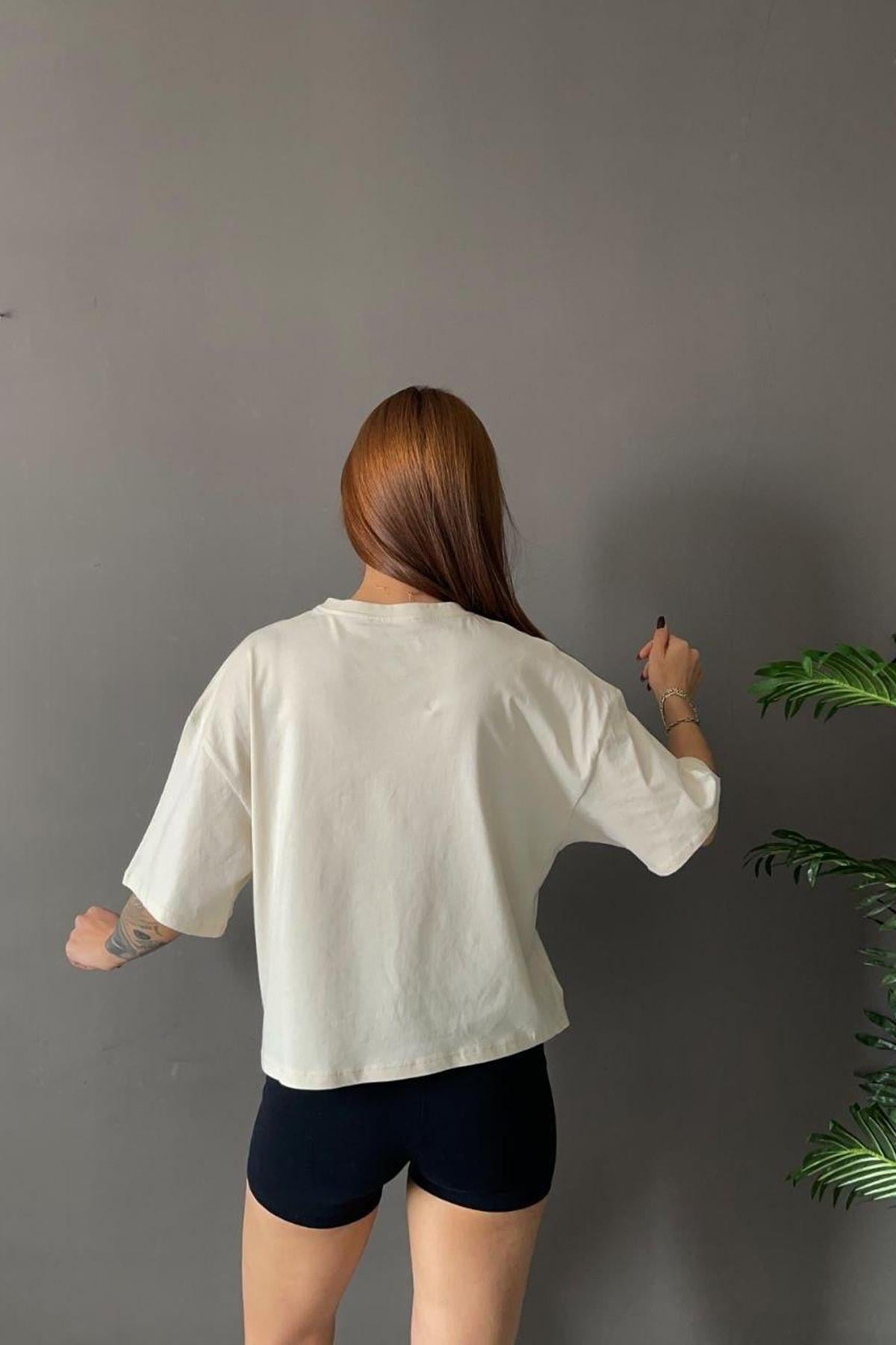 Kadın Kurdele Baskılı Tshirt - TAŞ