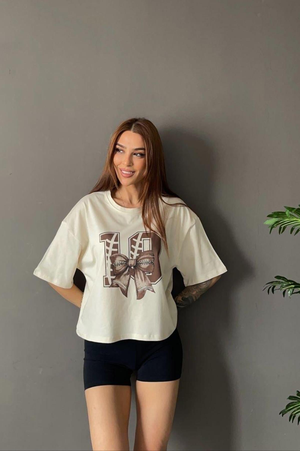 Kadın Kurdele Baskılı Tshirt - TAŞ