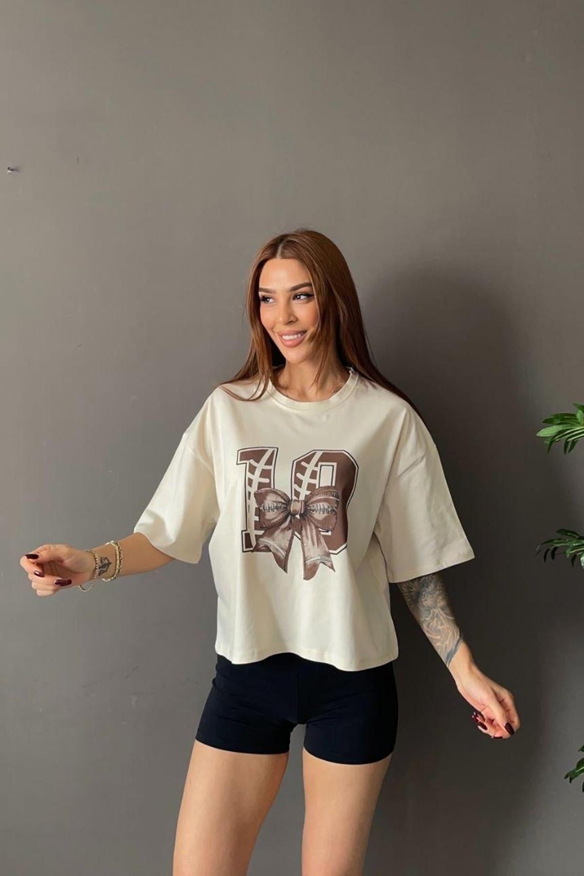 Kadın Kurdele Baskılı Tshirt - TAŞ