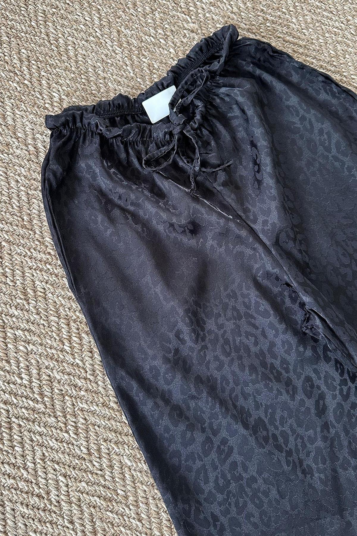 Kadın Leopar Desenli Bol Paça Saten Pantolon - SİYAH