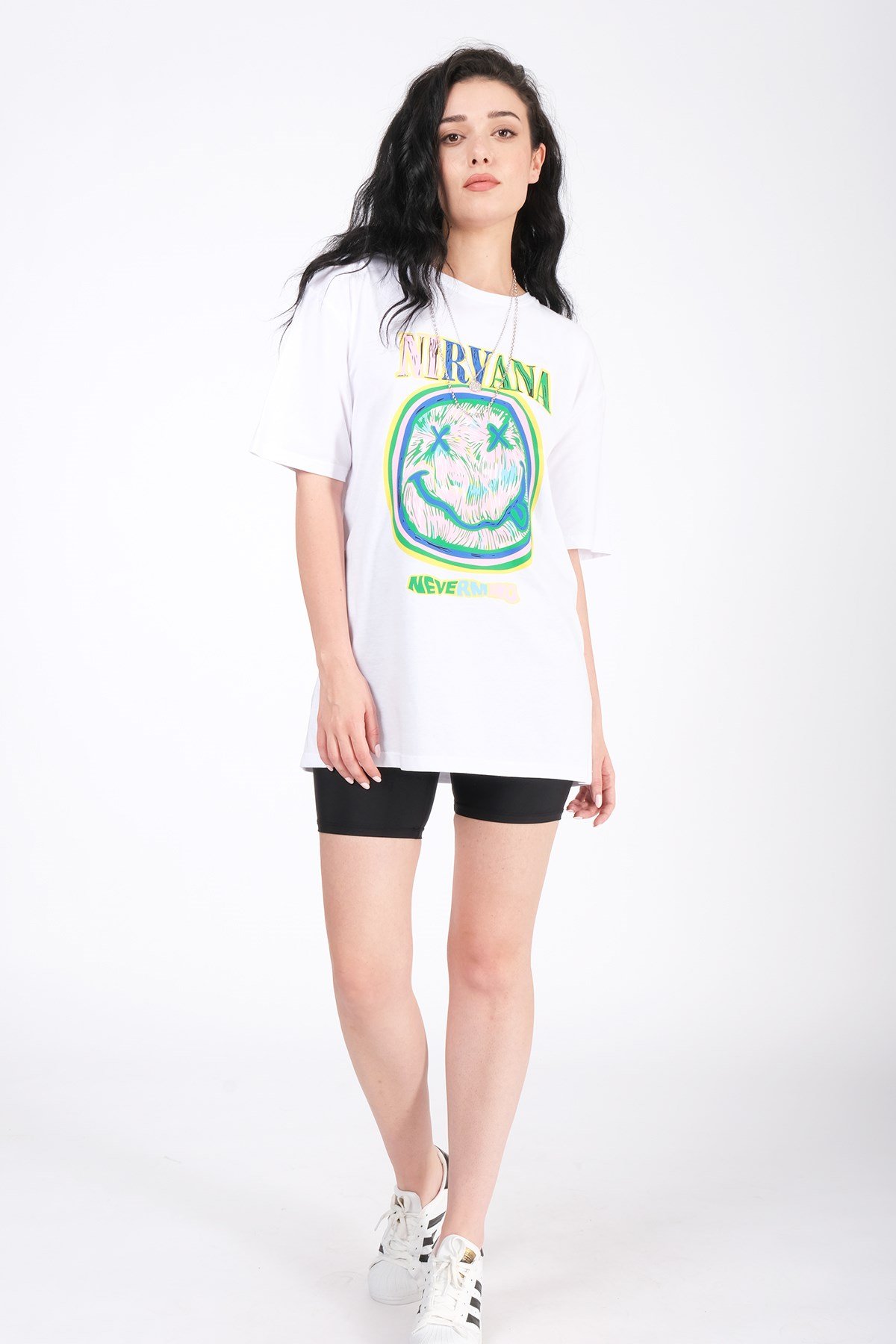 KADIN NİRVANA YAZI BASKILI TSHIRT