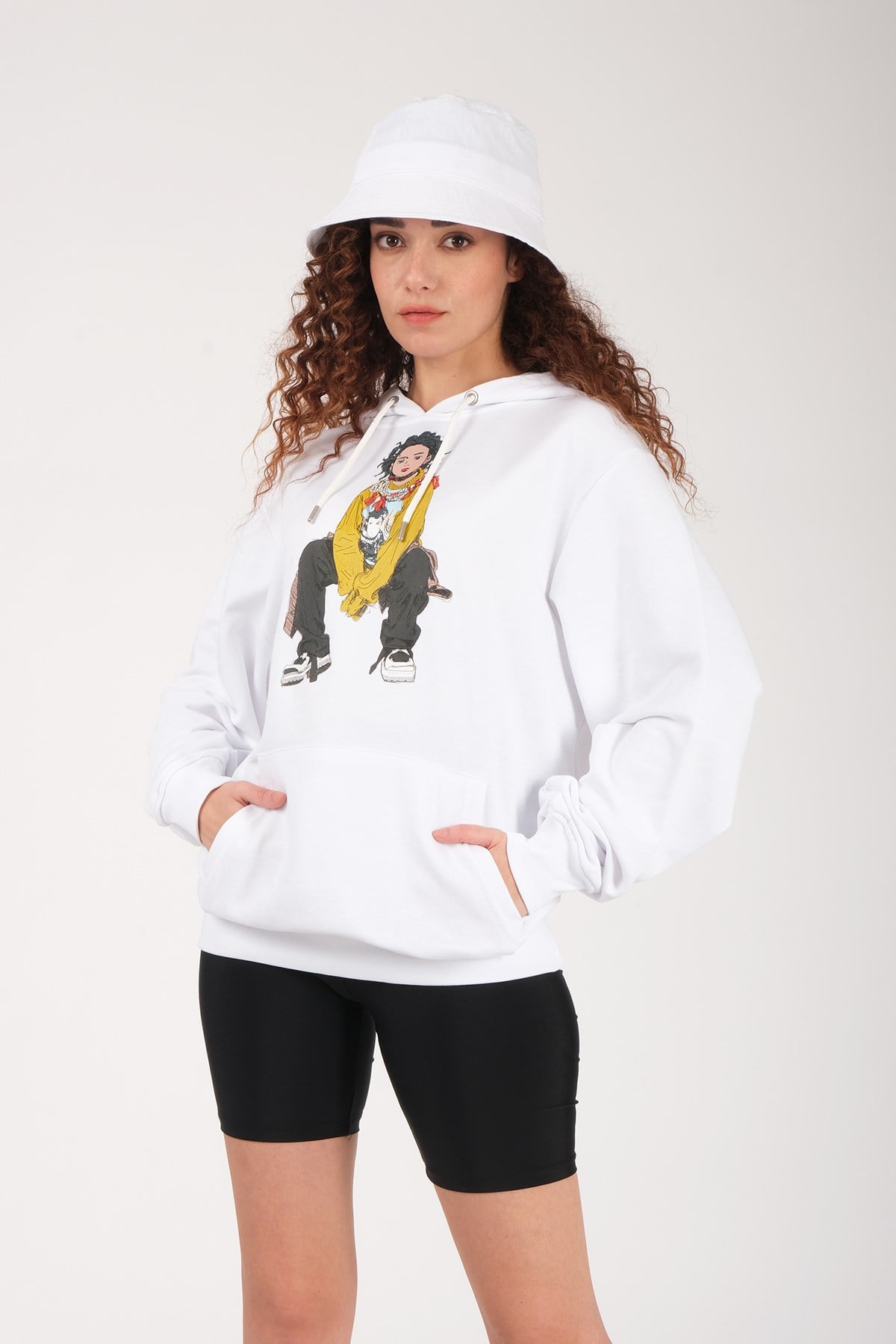 KADIN OTURAN KIZ BASKILI SWEATSHIRT