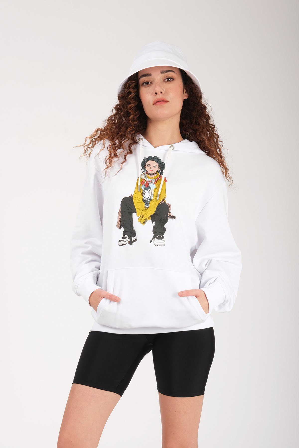 KADIN OTURAN KIZ BASKILI SWEATSHIRT