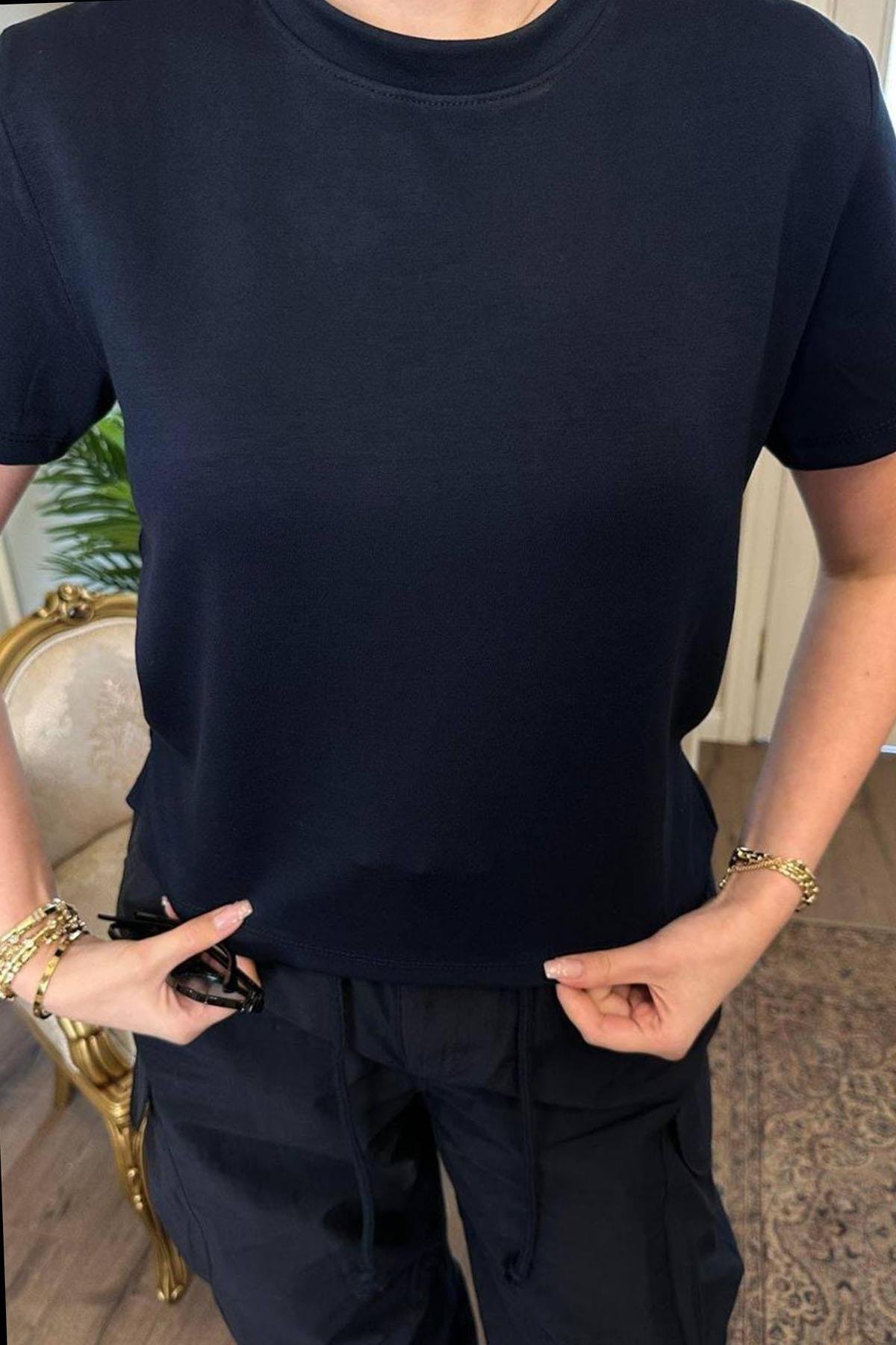 Kadın Yanları Yırtmaçlı Basic Tshirt - LACİVERT