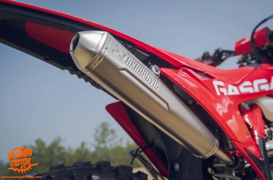 GASGAS 2025 EC 250 AKRAPOVIC 2T EGZOZ 