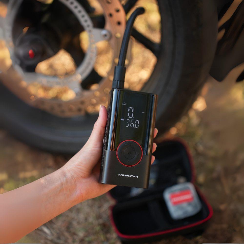Knmaster LP200 – 150 PSI Dijital Göstergeli Şarjlı Hava Pompası
