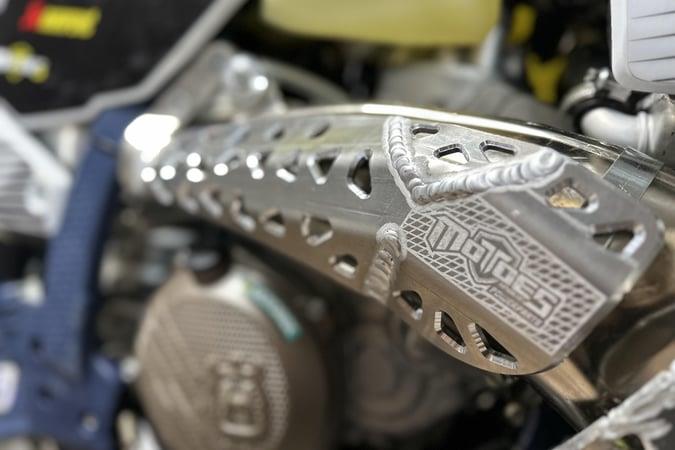 KTM HUSQ GASGAS YERLİ ÜRETİM KARTER KORUMA ÜST UZANTI 24-25