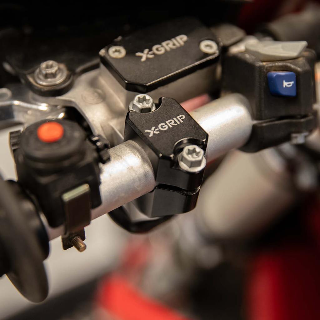 X-GRİP BREMBO DEBRİYAZ ÜST MERKEZ KELEPÇESİ 