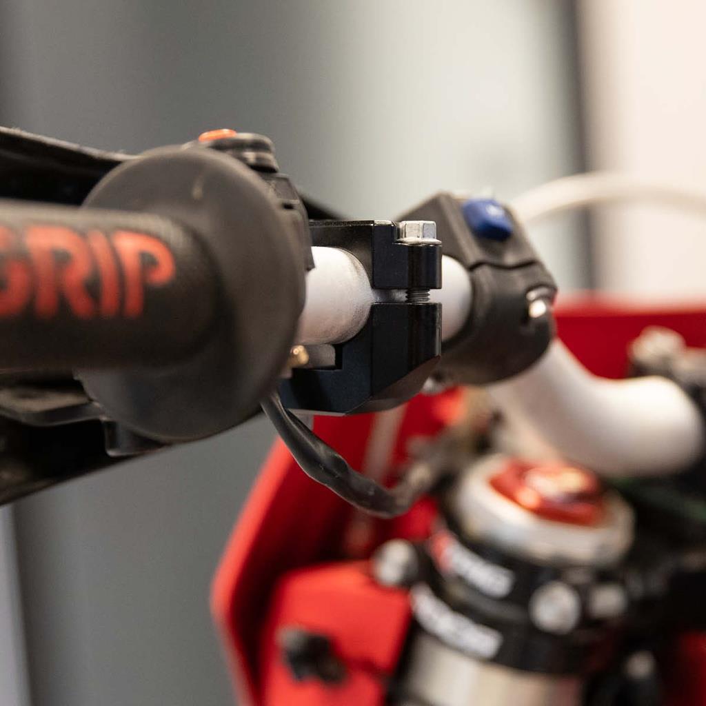 X-GRİP BREMBO DEBRİYAZ ÜST MERKEZ KELEPÇESİ 