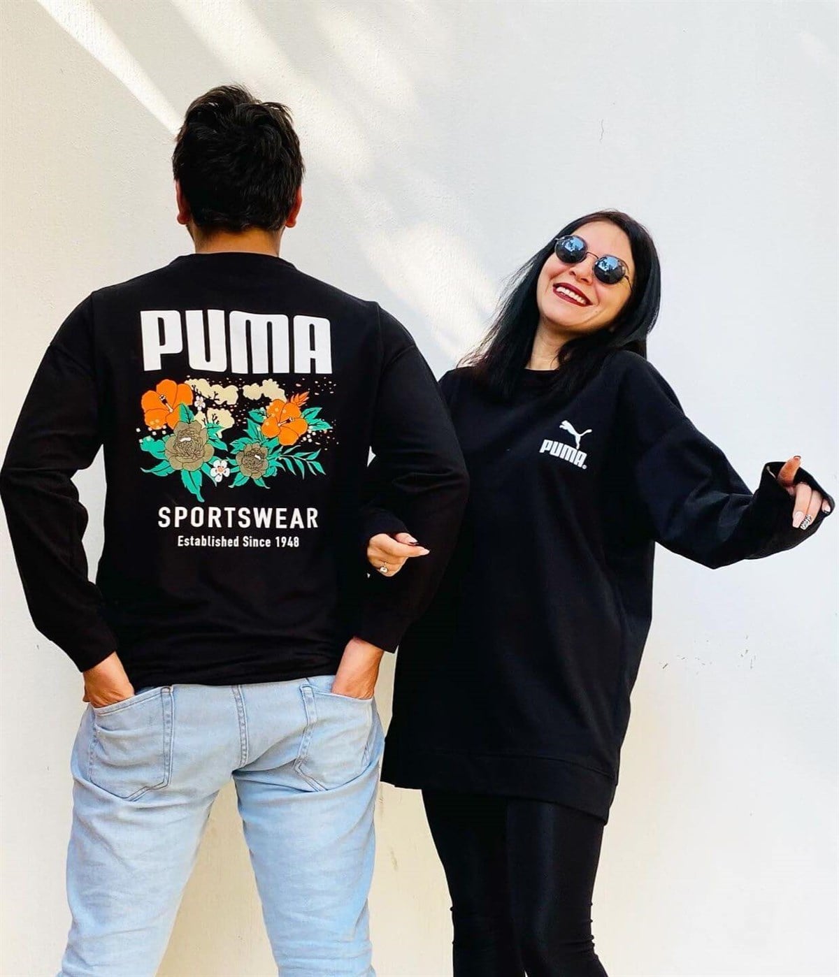 Arka Çiçek Baskılı Siyah Rahat Kalıp Sweat