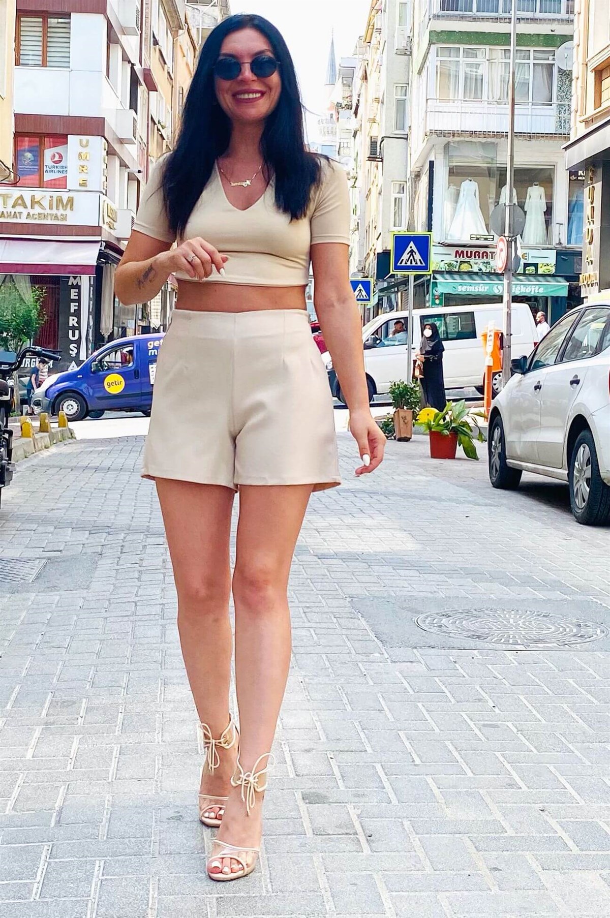 Bej Beli Lastikli Atlas Şort