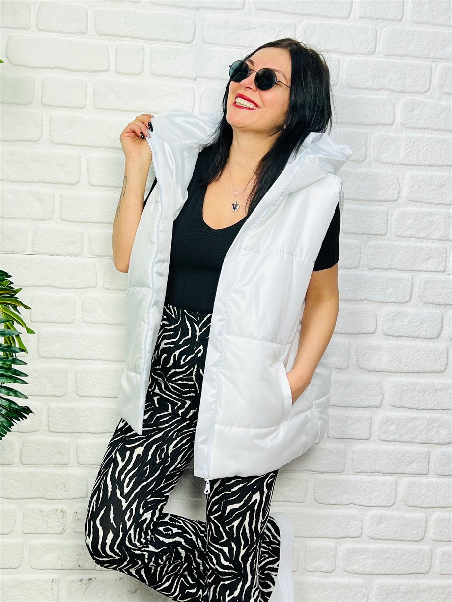 Beyaz Kapüşonlu Cepli Oversize Şişme Yelek