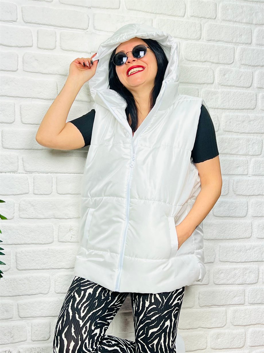 Beyaz Kapüşonlu Cepli Oversize Şişme Yelek