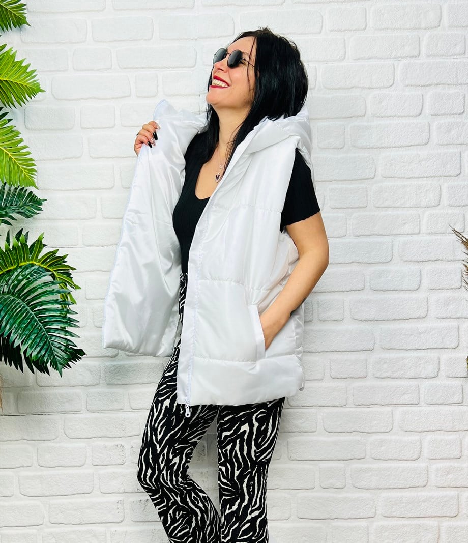 Beyaz Kapüşonlu Cepli Oversize Şişme Yelek