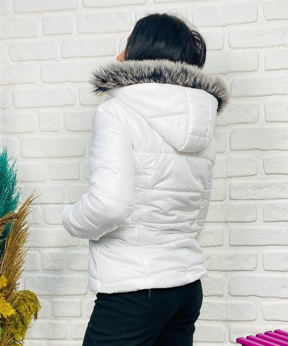 Beyaz Kapüşonlu İçi Yünlü Cepli Mont