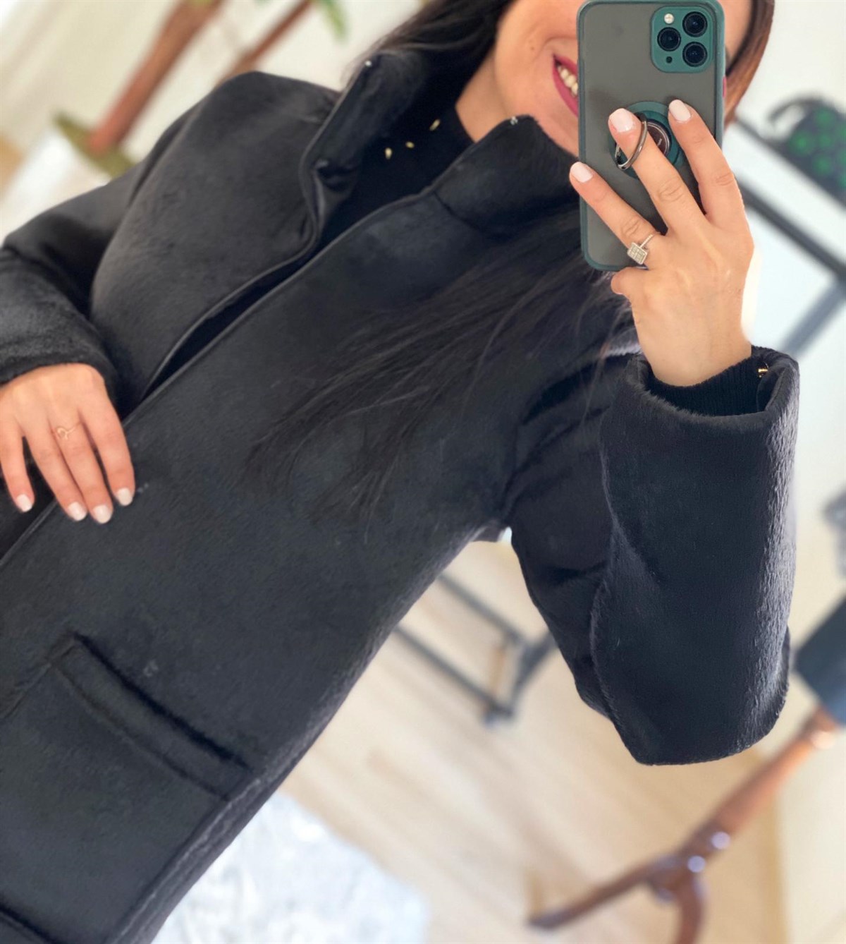 Blok Cepli Siyah Peluş Mont