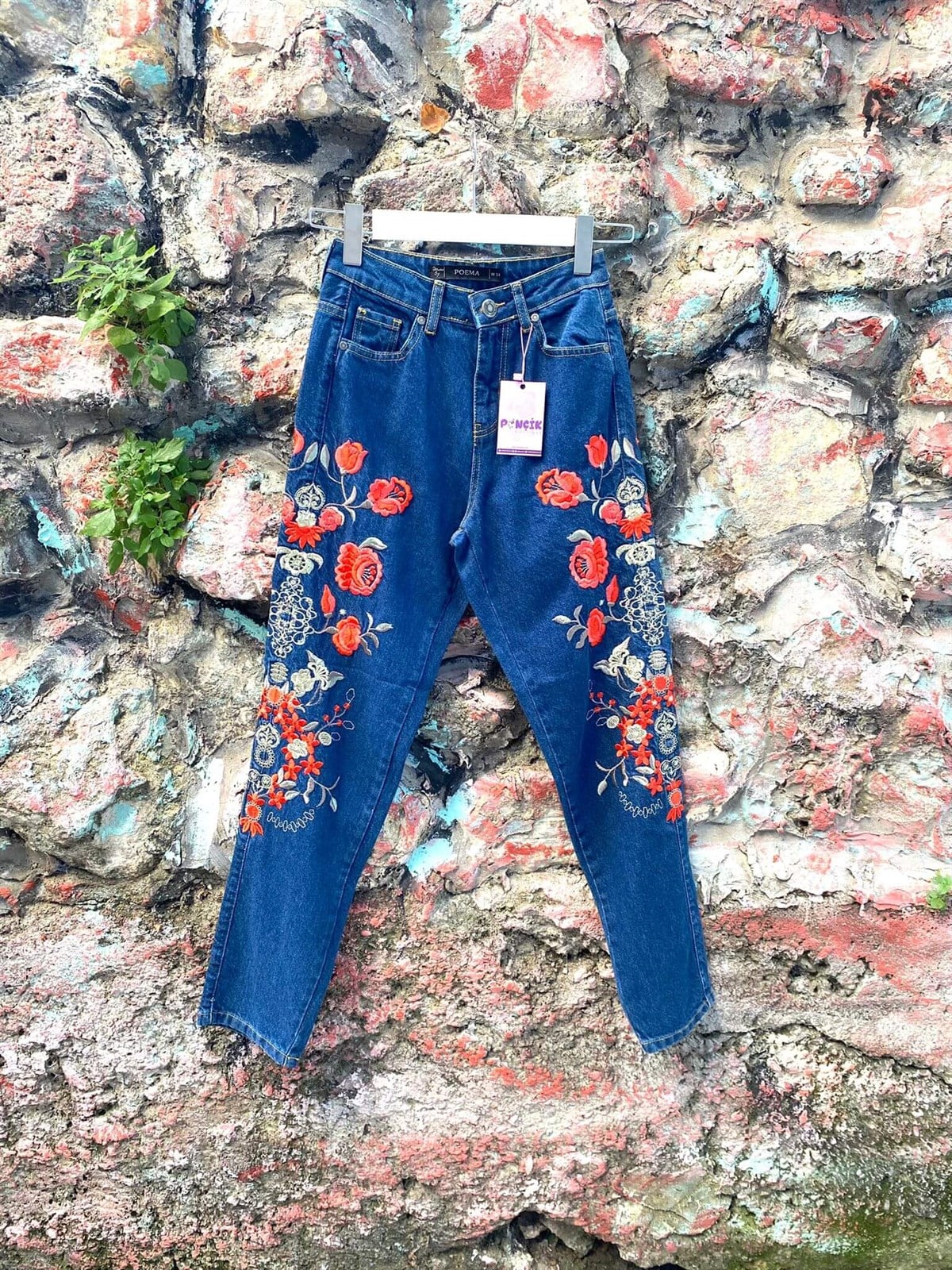 Çiçek Nakış İşlemeli Mom Jean