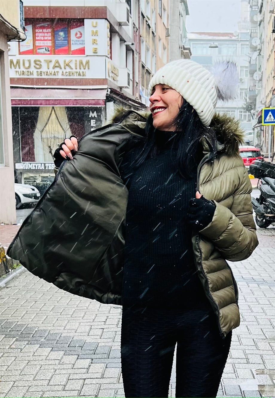 Haki Kapüşonlu Elyafı Dolgun İçi Astarlı Cep Fermuar Kapamalı Şişme Mont