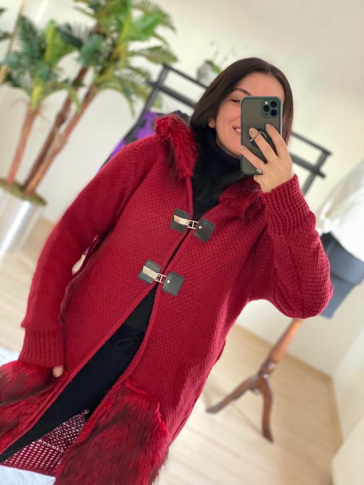 Kapişon ve Cepleri Peluş Detaylı Bordo Triko Hırka