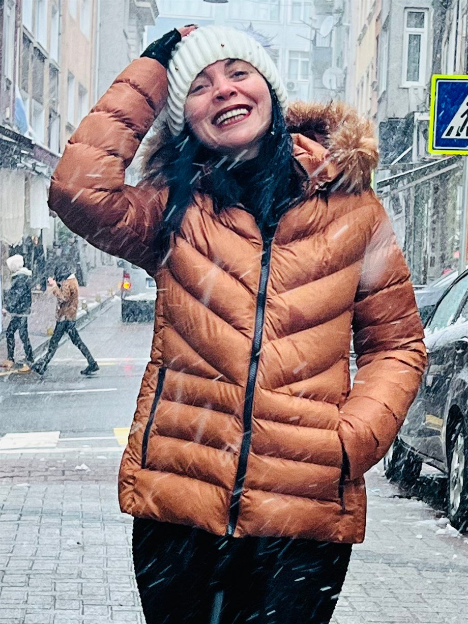 Krem Kapüşonlu Elyafı Dolgun İçi Astarlı Cep Fermuar Kapamalı Şişme Mont