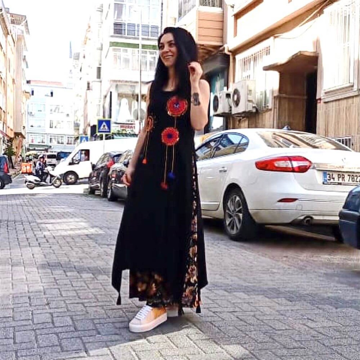 Nakış ve Püskül Detaylı İkili Tasarım Siyah Elbise