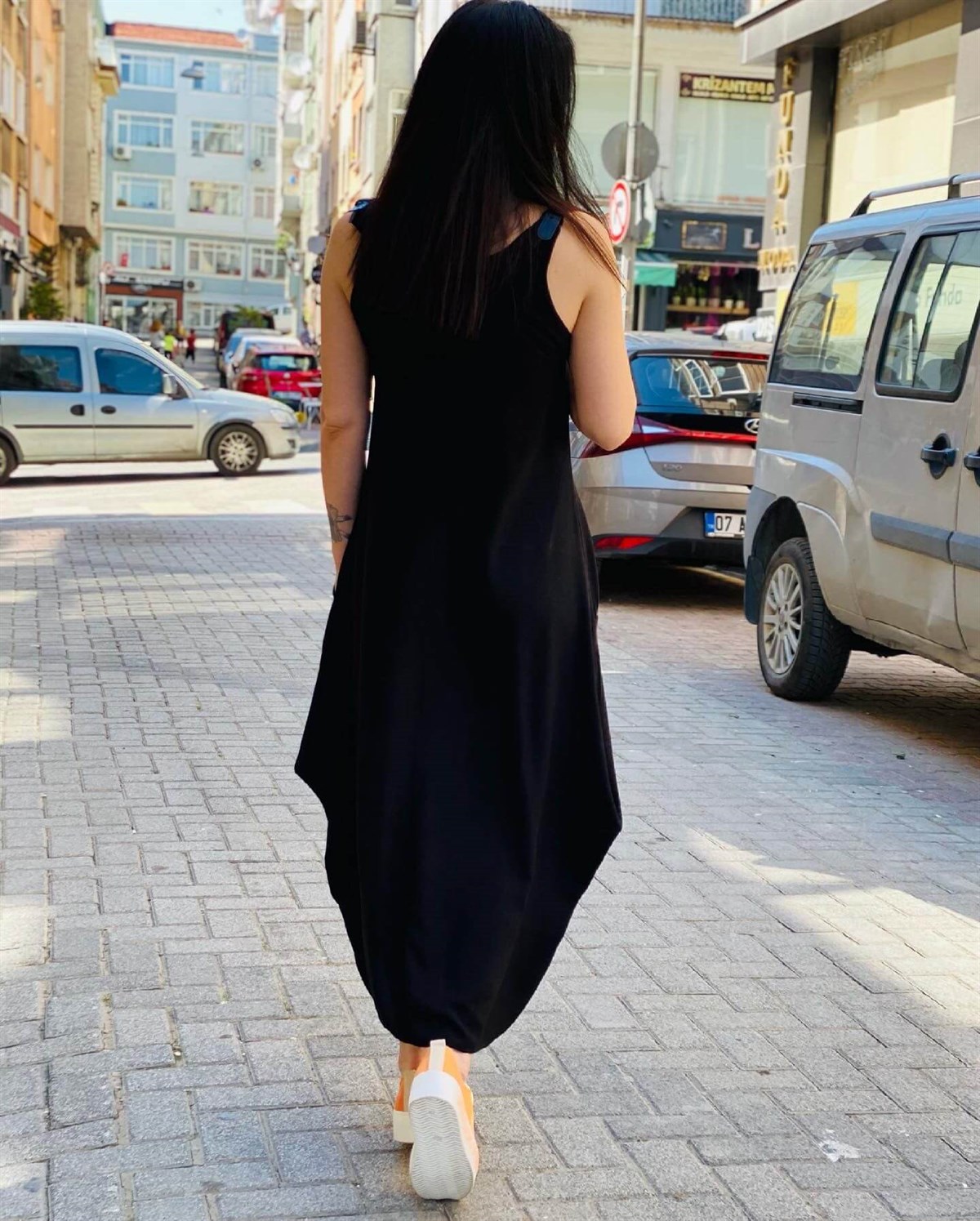 Omuz Kemer Detaylı Nakış işlemeli Celi Viscon Kumaş Siyah Alaçatı Elbise