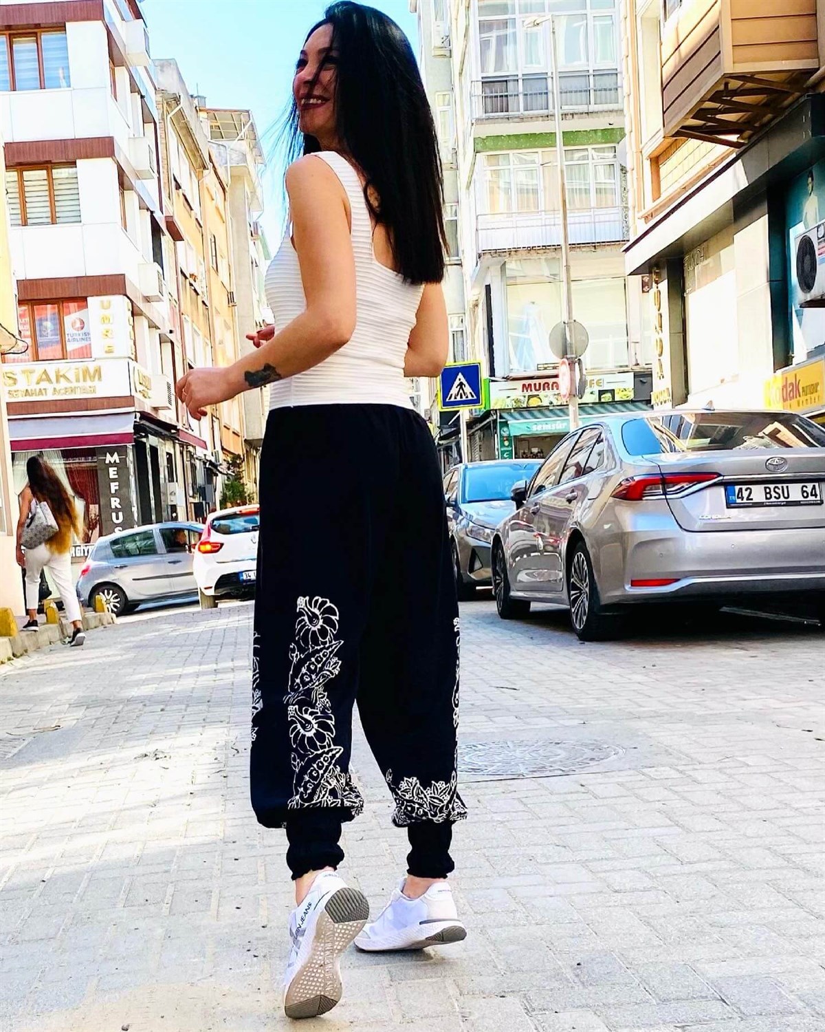 Oversize Siyah Baskılı Paça Lastikli Şalvar Pantolon