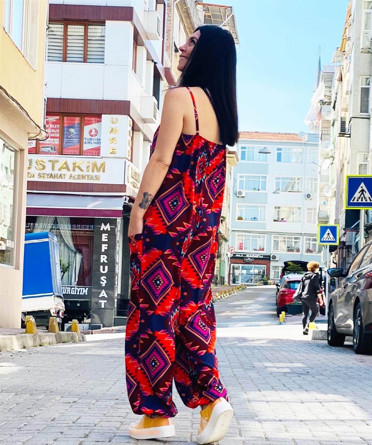 Paça Lastik Detaylı Alaçatı Renkli Tulum