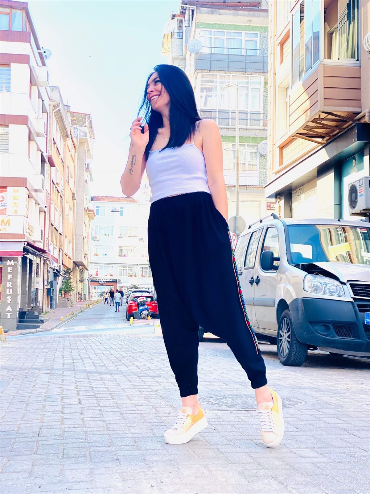 Paça Lastikli Yanları Nakış Detaylı Siyah Şalvar Pantolon