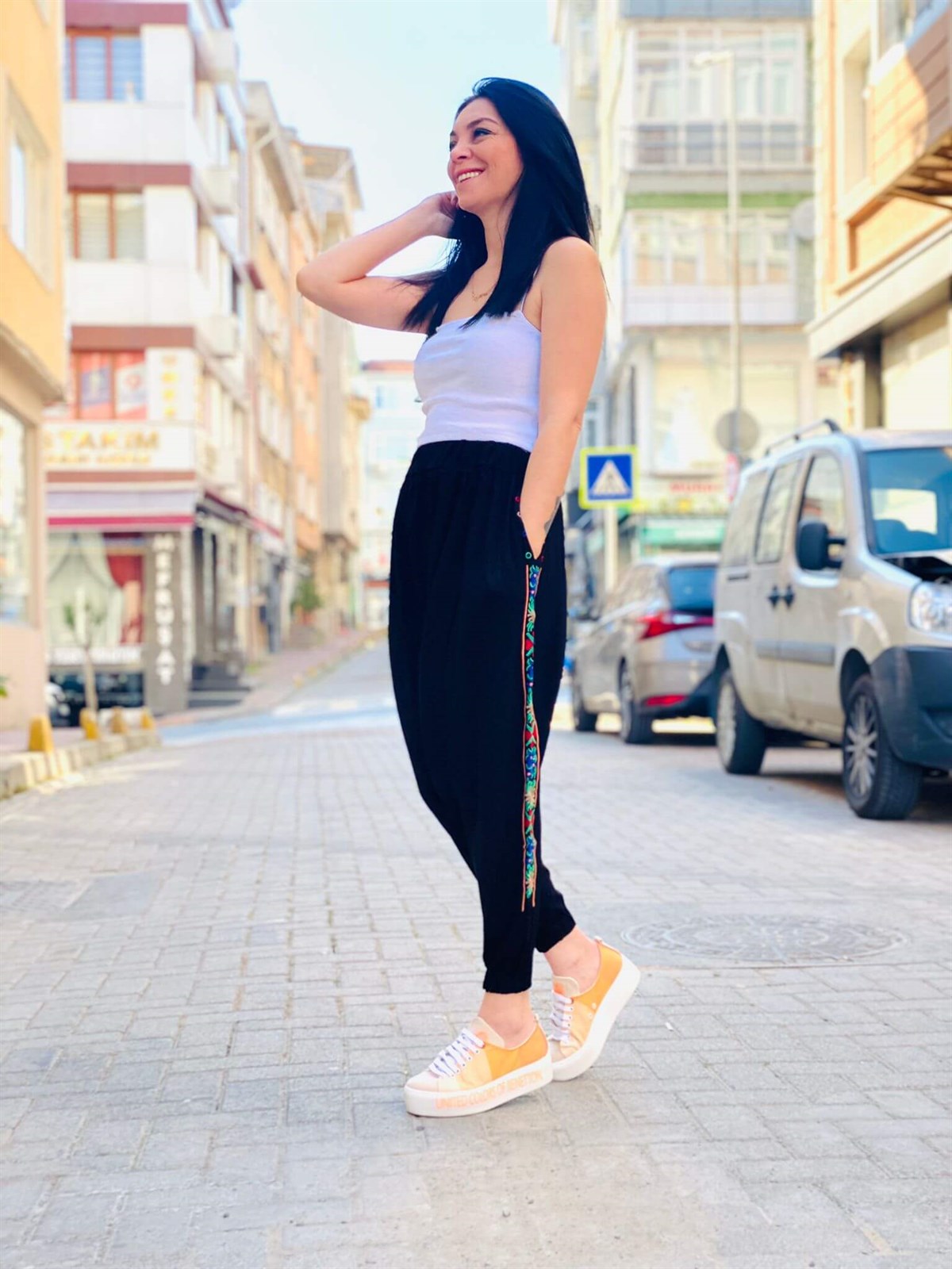 Paça Lastikli Yanları Nakış Detaylı Siyah Şalvar Pantolon