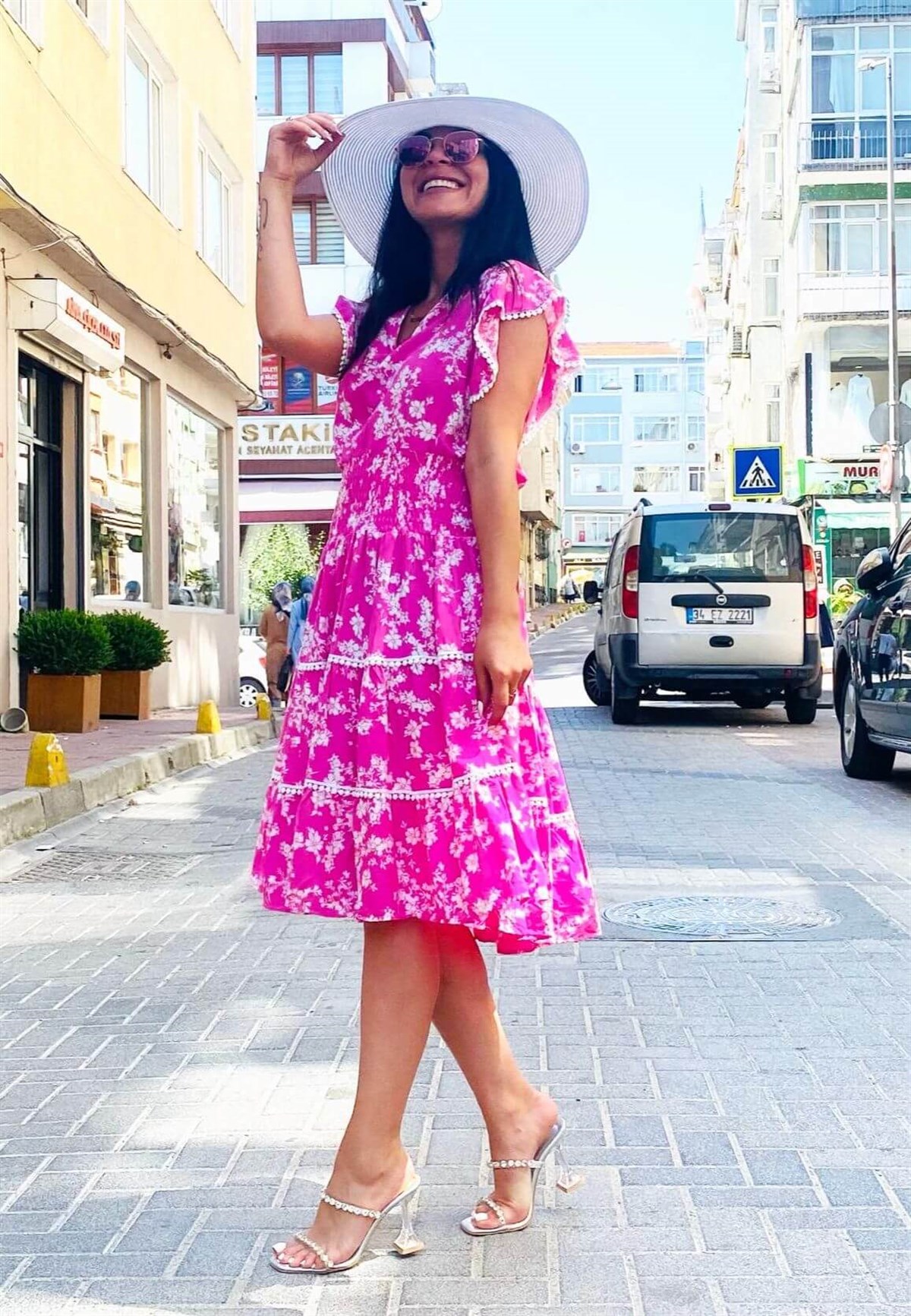 Pembe Çiçek Desenli Fistolu Elbise