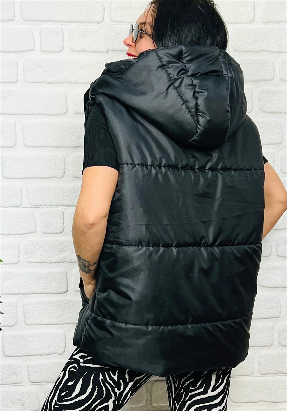 Siyah Kapüşonlu Cepli Oversize Şişme Yelek