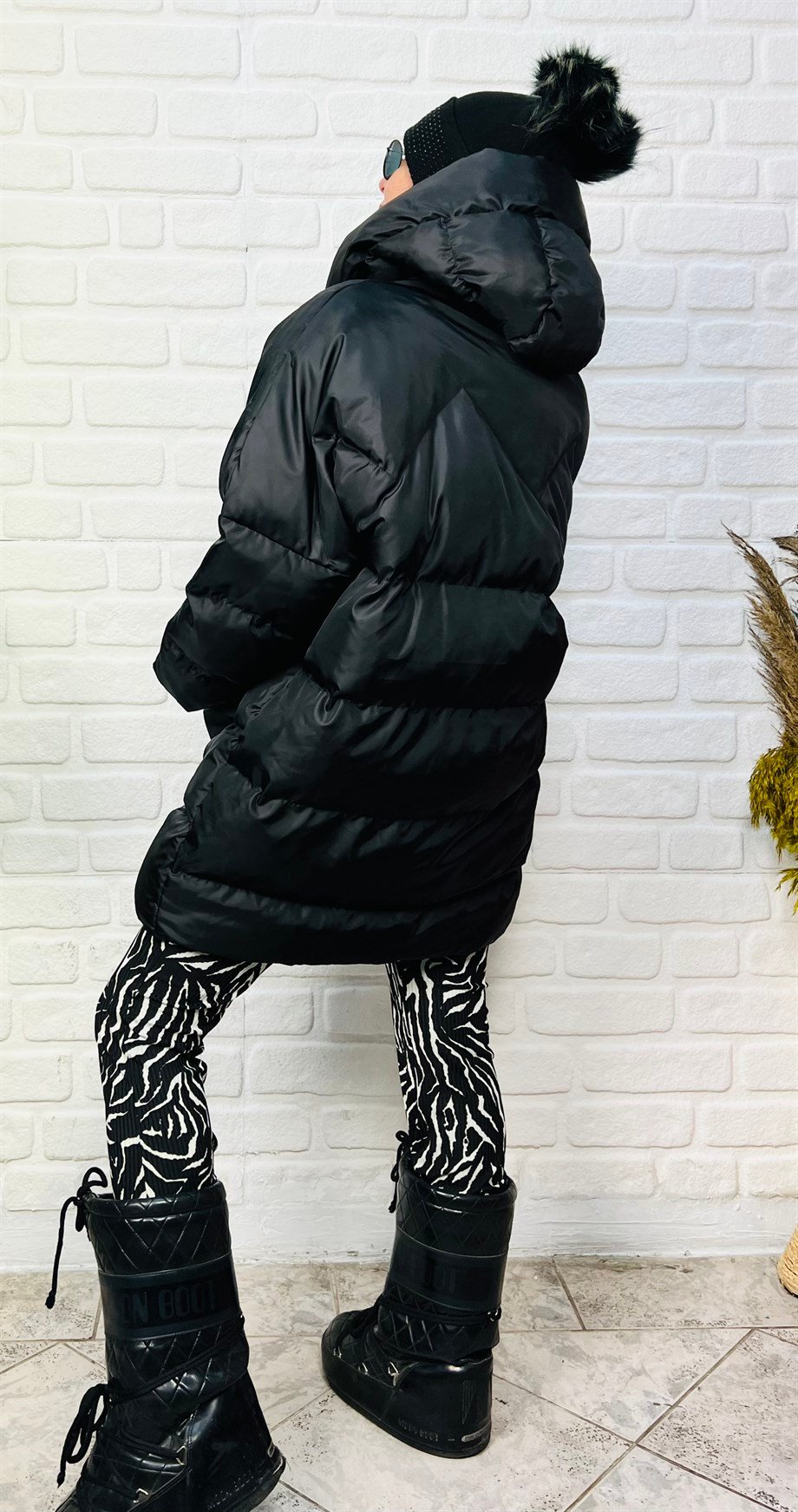 Siyah Kapüşonlu Yarasa Kol Oversize Şişme Mont