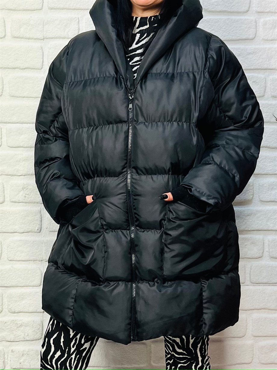 Siyah Kapüşonlu Yarasa Kol Oversize Şişme Mont