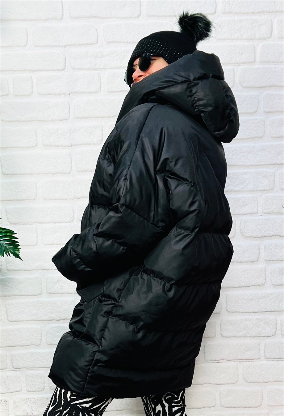 Siyah Kapüşonlu Yarasa Kol Oversize Şişme Mont