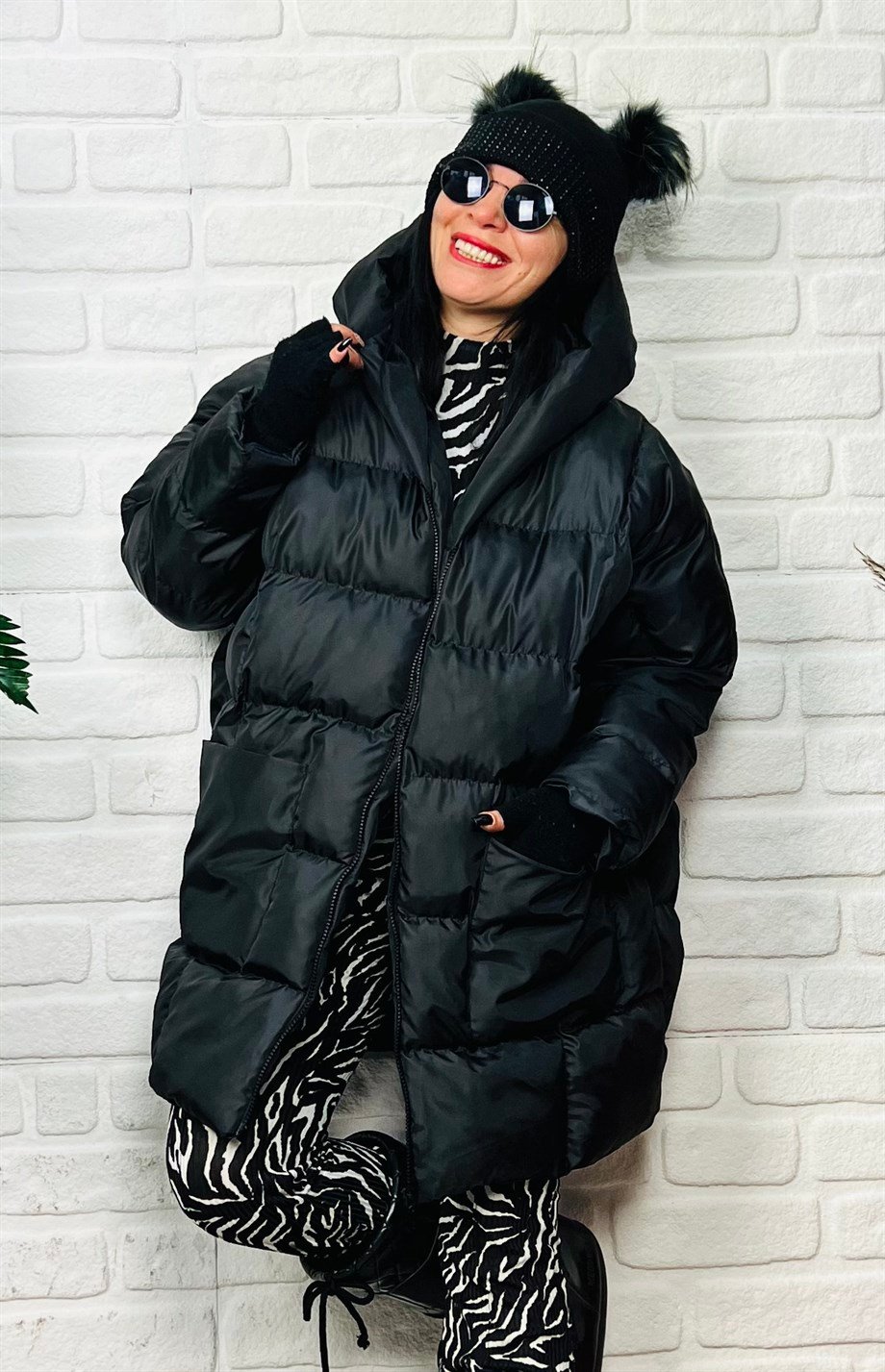 Siyah Kapüşonlu Yarasa Kol Oversize Şişme Mont