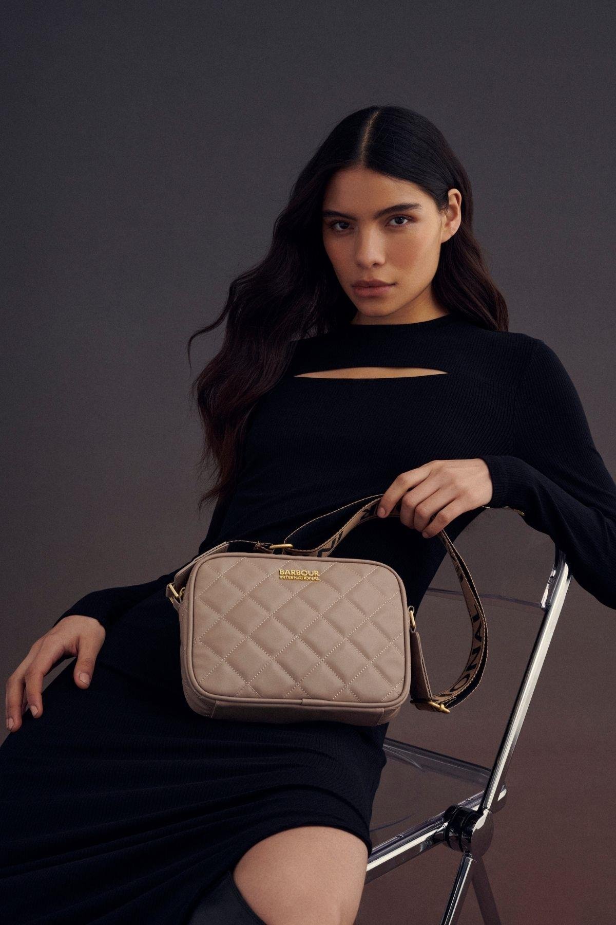 B.Intl Kapitone Sloane Çapraz Çanta CM31 Camel