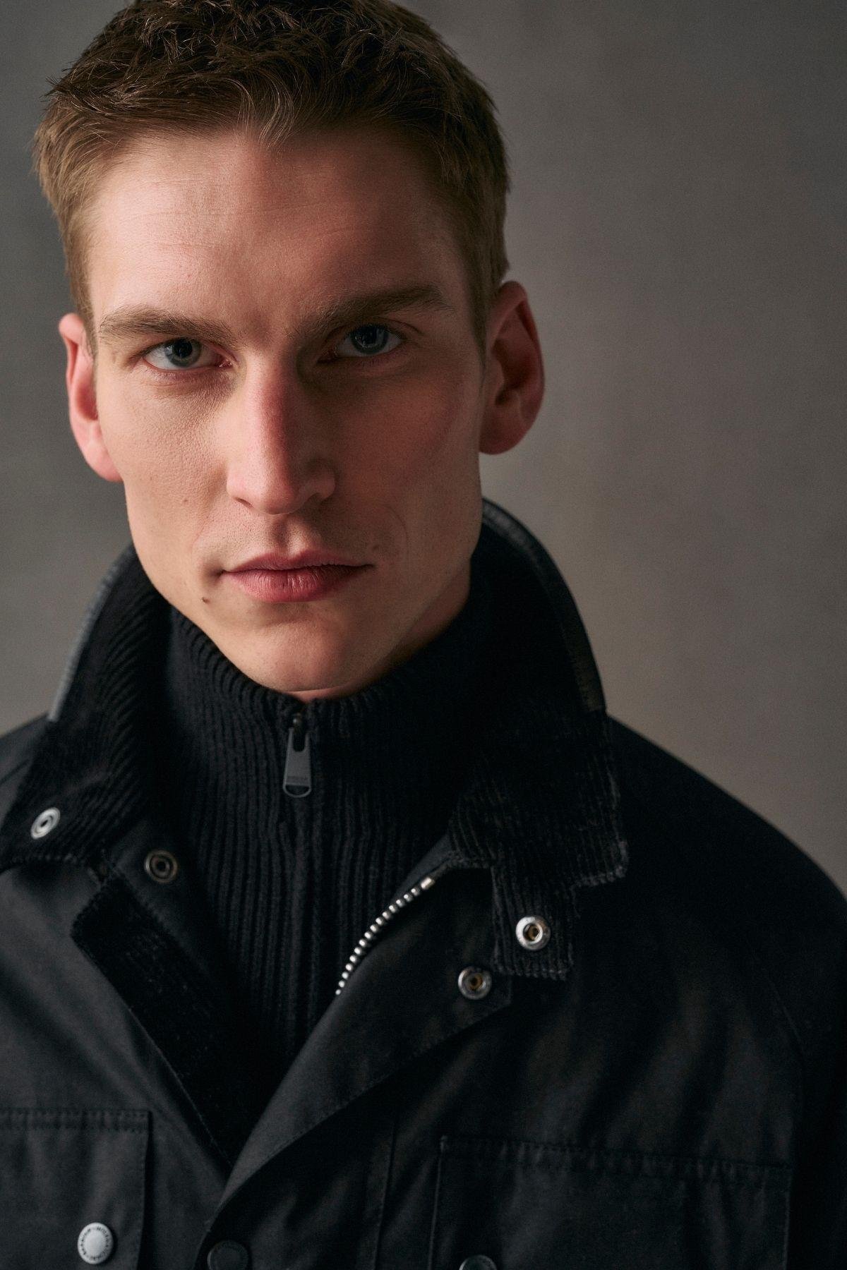 B.Intl Chester Funnel Kazak BK11 Black