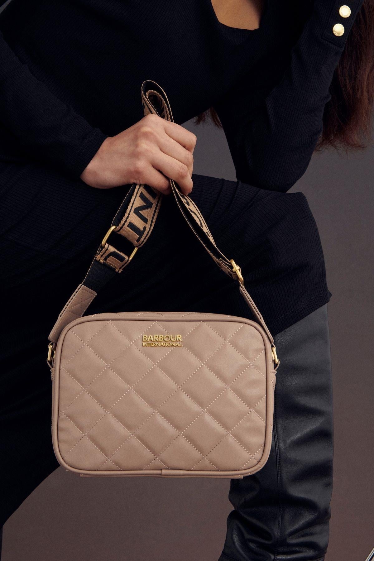 B.Intl Kapitone Sloane Çapraz Çanta CM31 Camel