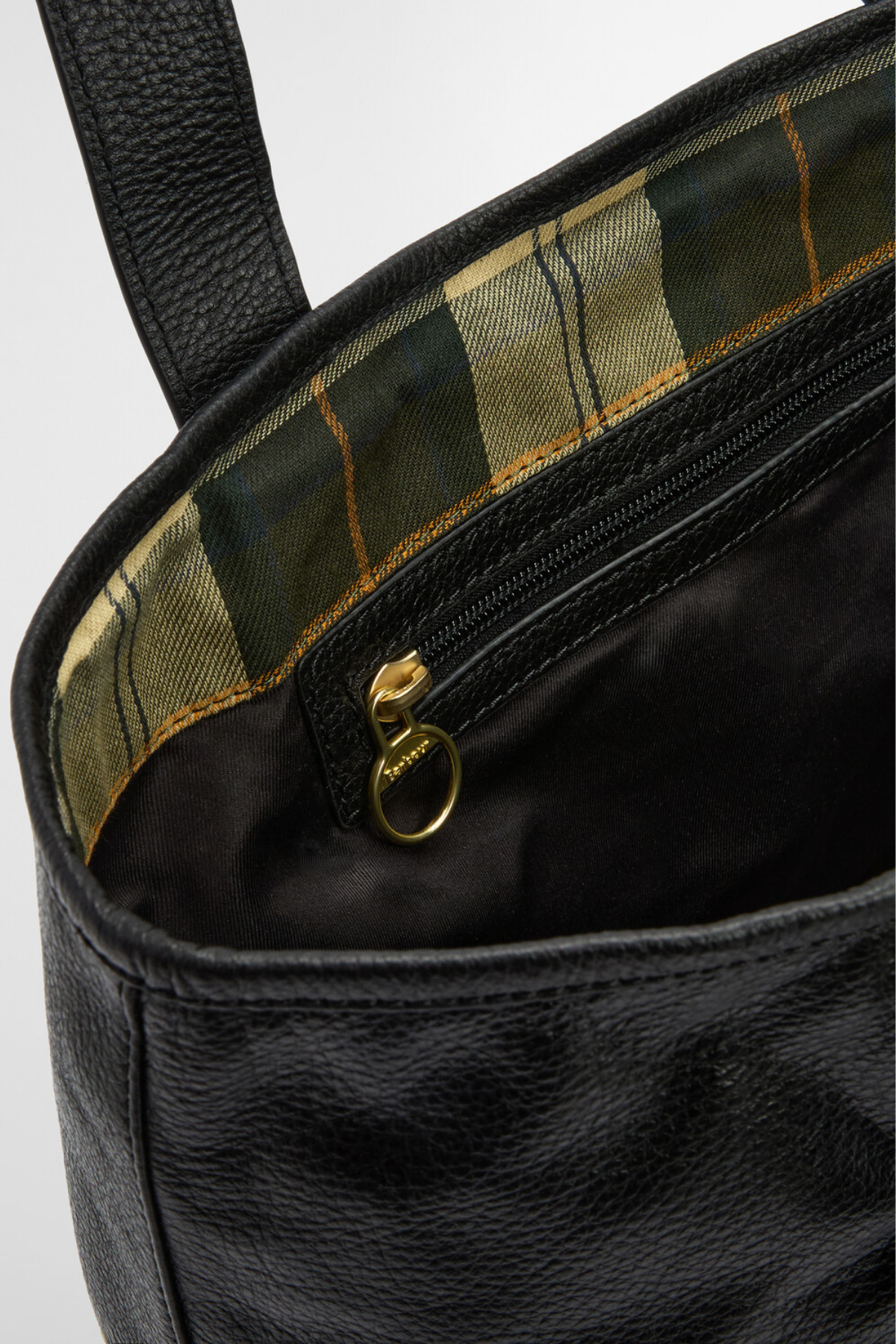 Barbour Alder Deri Kol Çantası BK11 Black