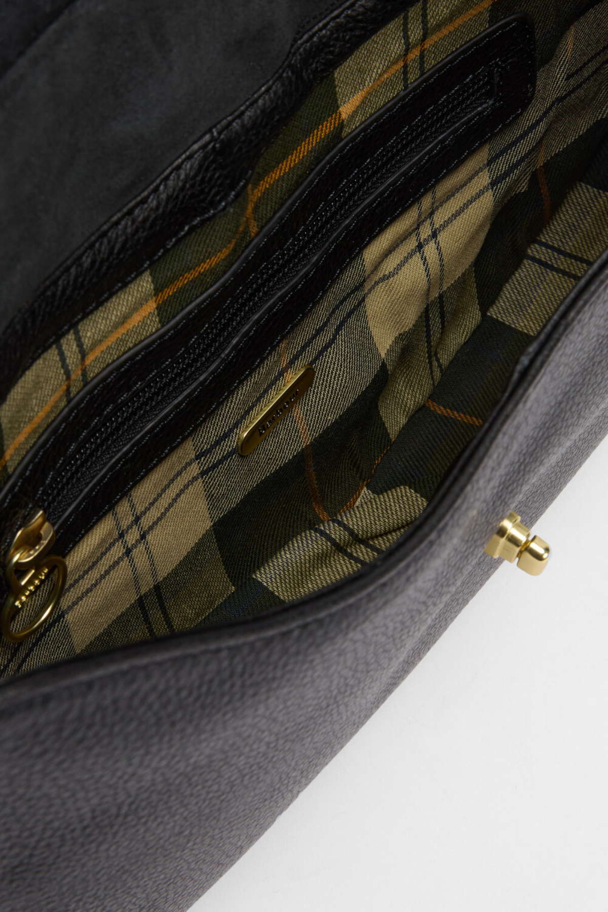 Barbour Alder Deri Kol Çantasıı BK11 Black