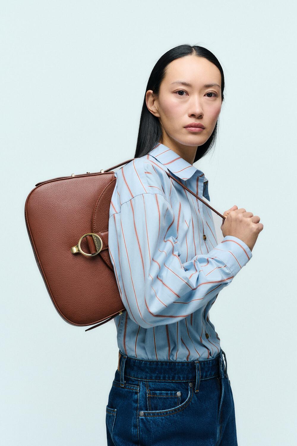 Barbour Alder Deri Kol Çantasıı BR11 Brown