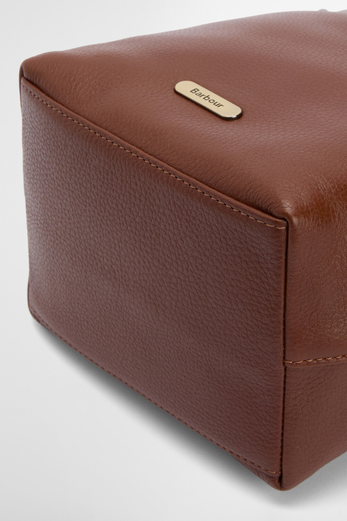Barbour Cedar Deri Bucket Çanta BR11 Brown