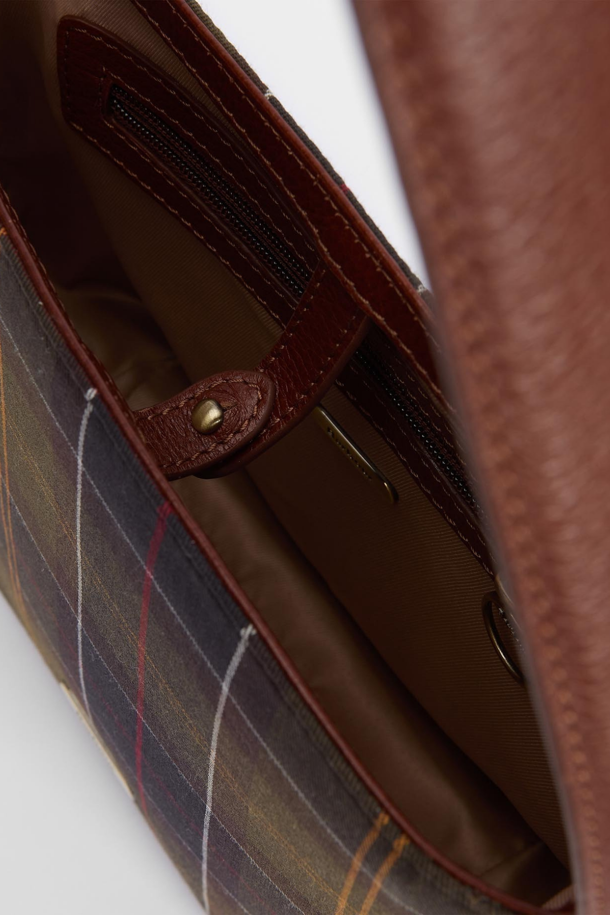 Barbour Cedar Tartan Bucket Kol Çantası TN11 Classic Tartan