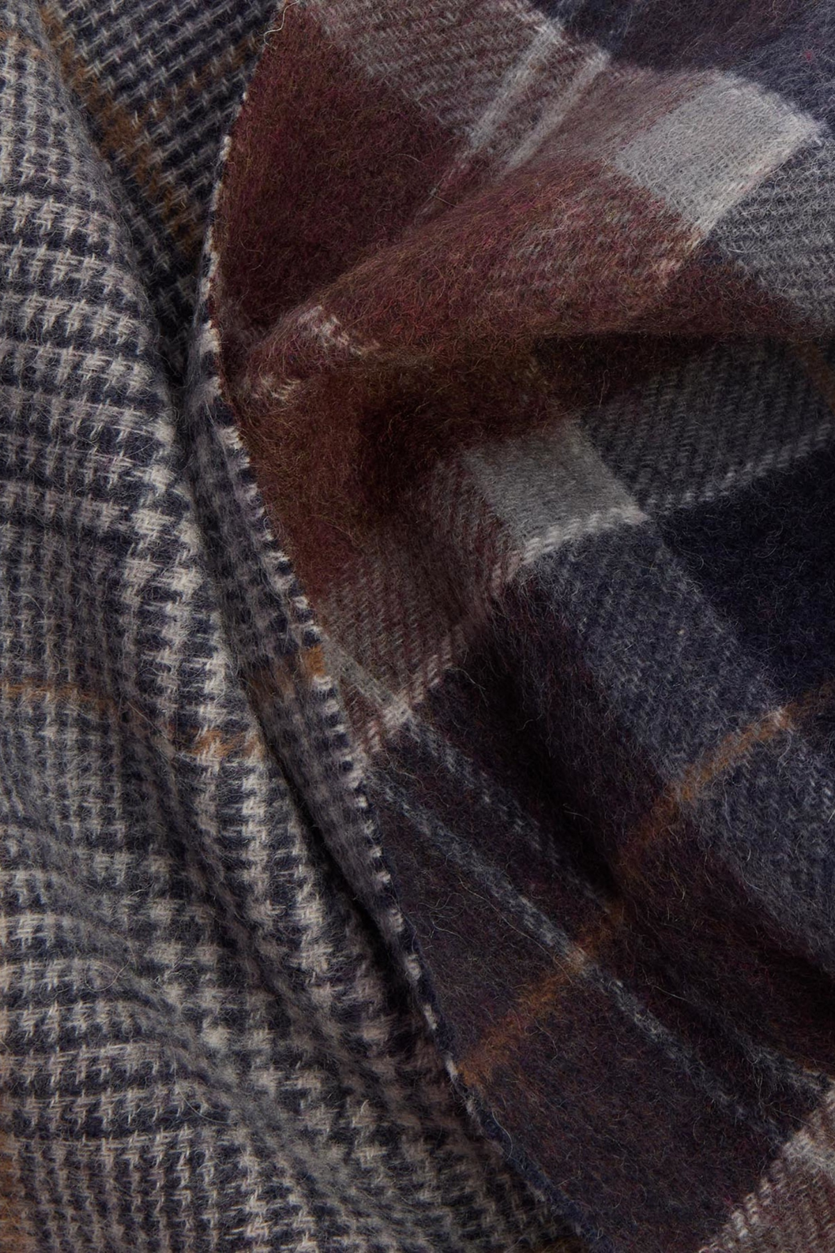 Barbour Dramside Çift Taraflı Atkı TN38 Midnight Oak Tartan