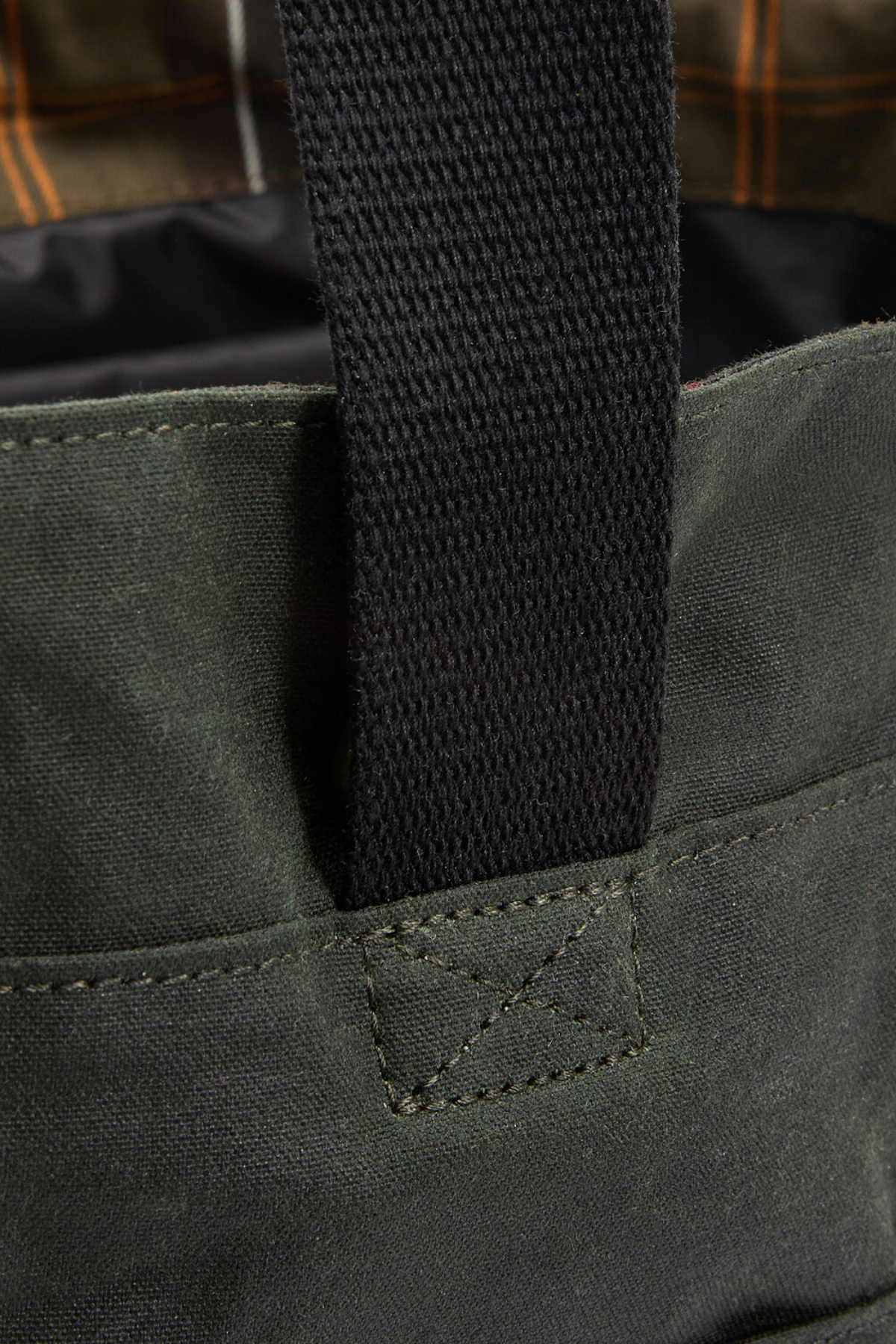 Barbour Field Yağlı Tote Çanta SG91 Sage/Classic