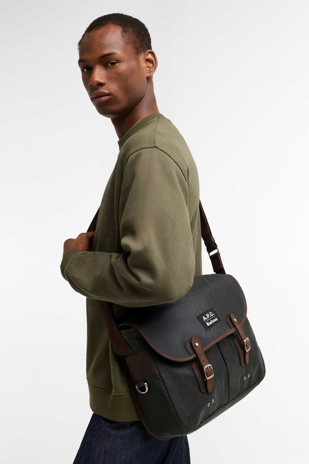 Barbour x A.P.C. Tarras Yağlı Çanta SG91 Dark Sage