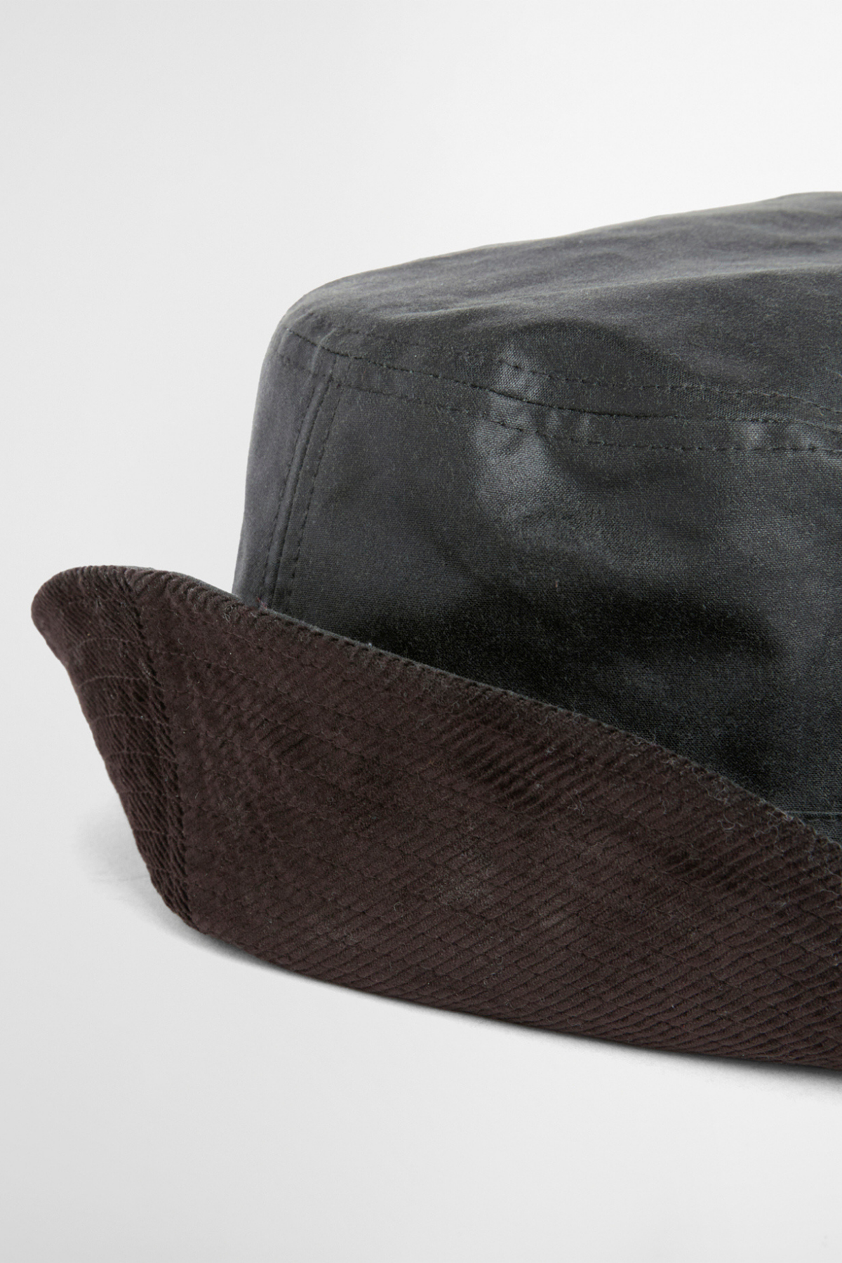 Barbour x A.P.C. Yağlı Bucket Şapka SG91 Dark Sage